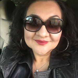 Meet your Posher, Eva